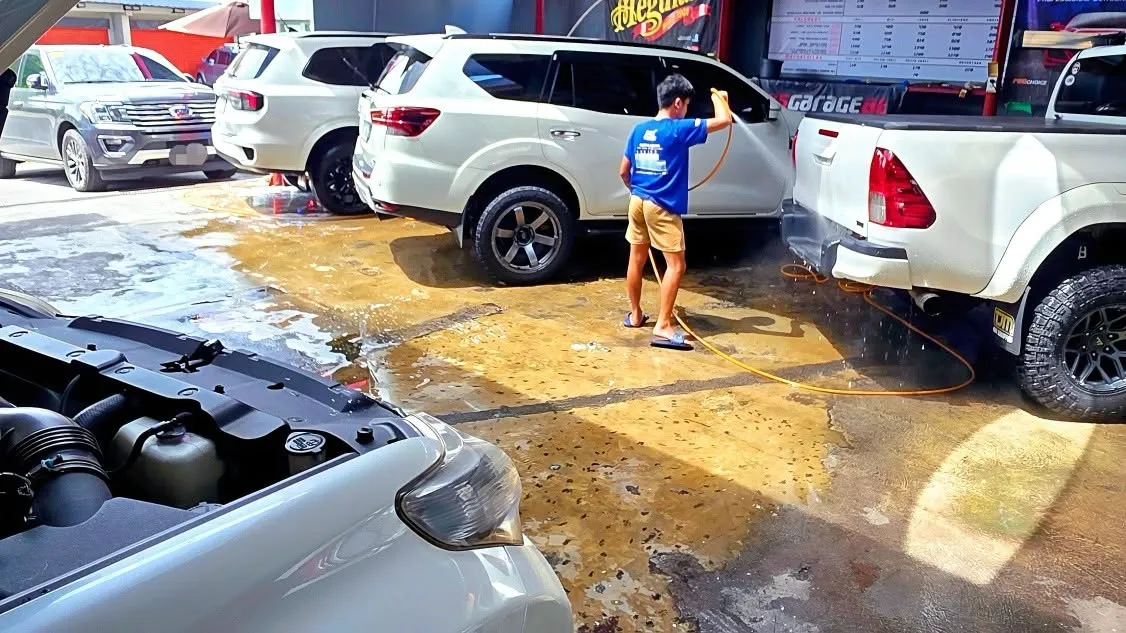 Car being washed and foamed at CJ’s Garage 88
